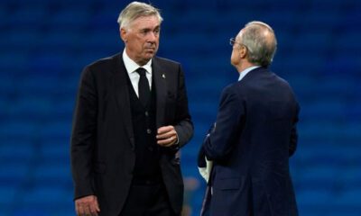 Ancelotti y Florentino hablando en el Bernabéu (Getty)