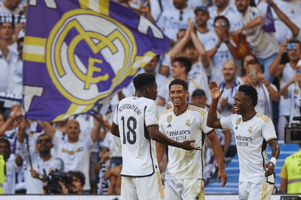 El Real Madrid celebrando la goleada a Osasuna (Reuters)