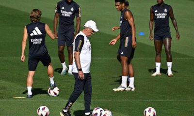 Ancelotti en un entrenamiento (EFE)