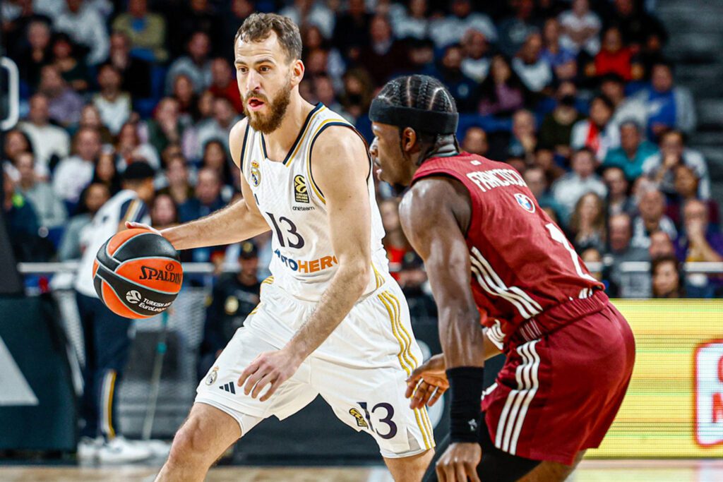 Sergio Rodríguez en un partido con el Real Madrid