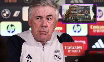 Ancelotti y la lona del Girona en Madrid (AFP)