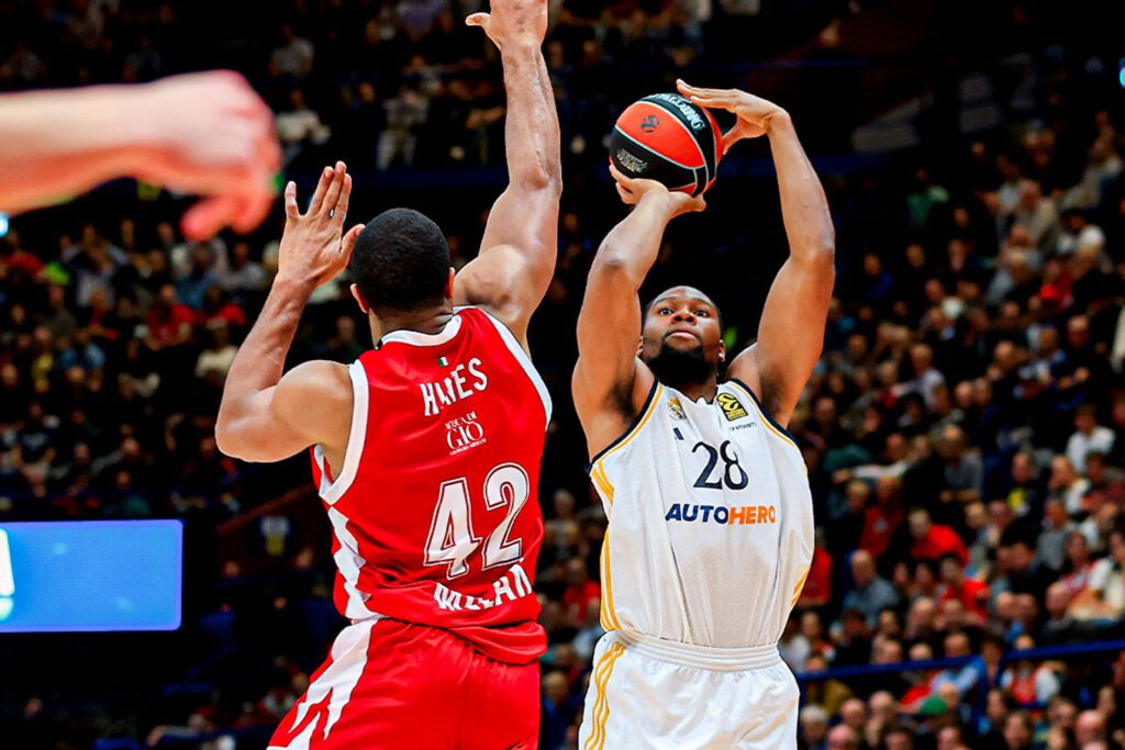 Yabusele ante el Olimpia Milano (Real Madrid)