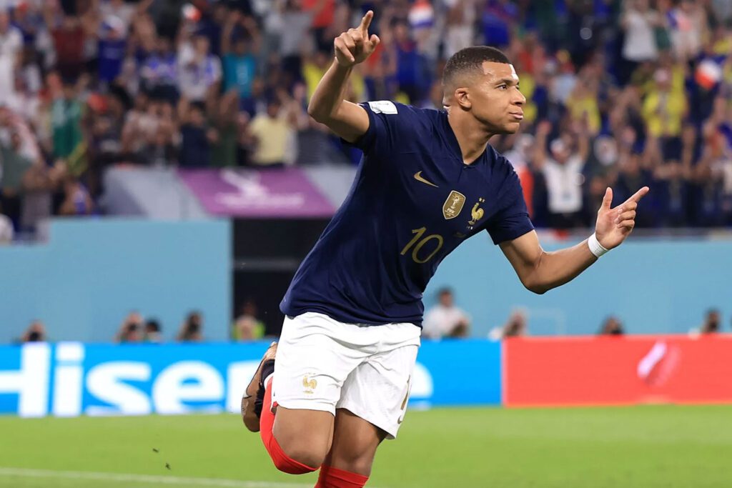 Mbappé celebrando un gol con Francia (Getty)