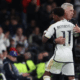 Rodrygo saludando a Ancelotti (Getty)