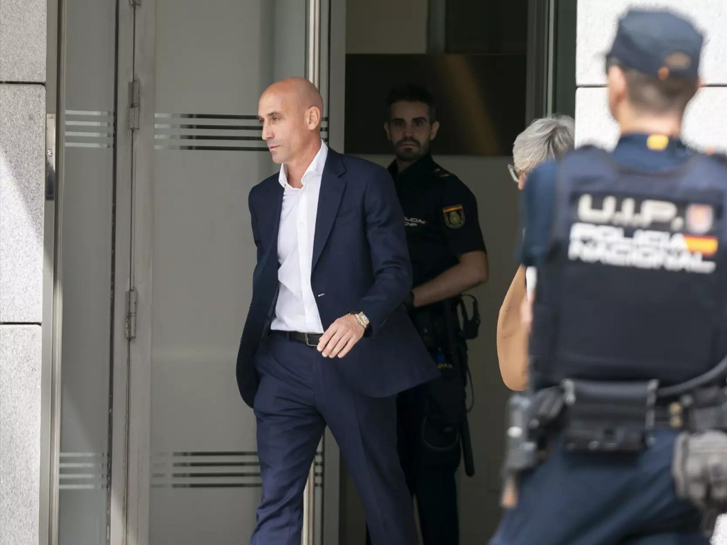 La Guardia Civil investiga irregularidades en la RFEF, siete detenidos