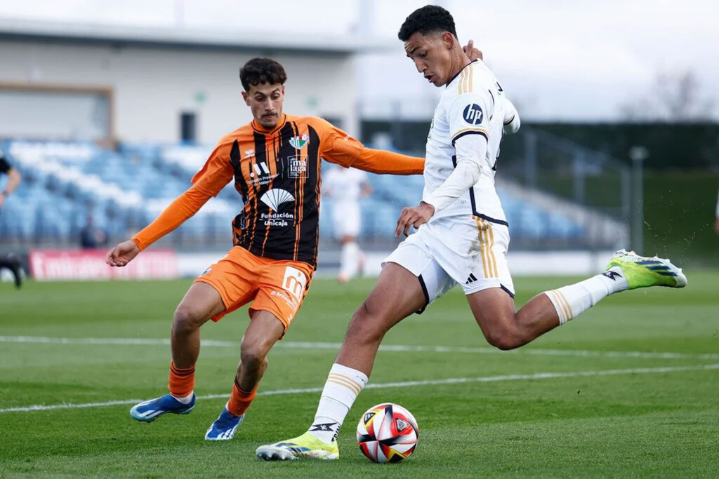 Álvaro Rodríguez contra el Antequera con el Castilla (Real Madrid)