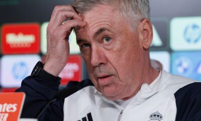 Ancelotti en la sala de prensa de Valdebebas (EFE)