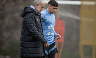 Fede Valverde hablando con Bielsa (Uruguay)