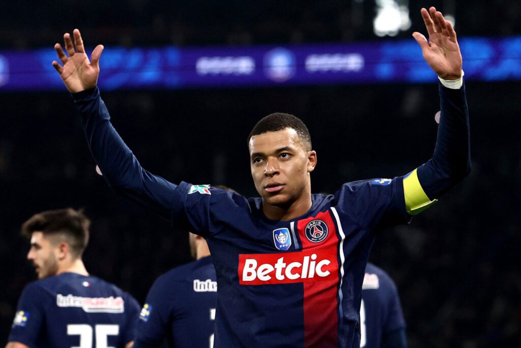 Mbappé celebrando un gol con el PSG (Getty)