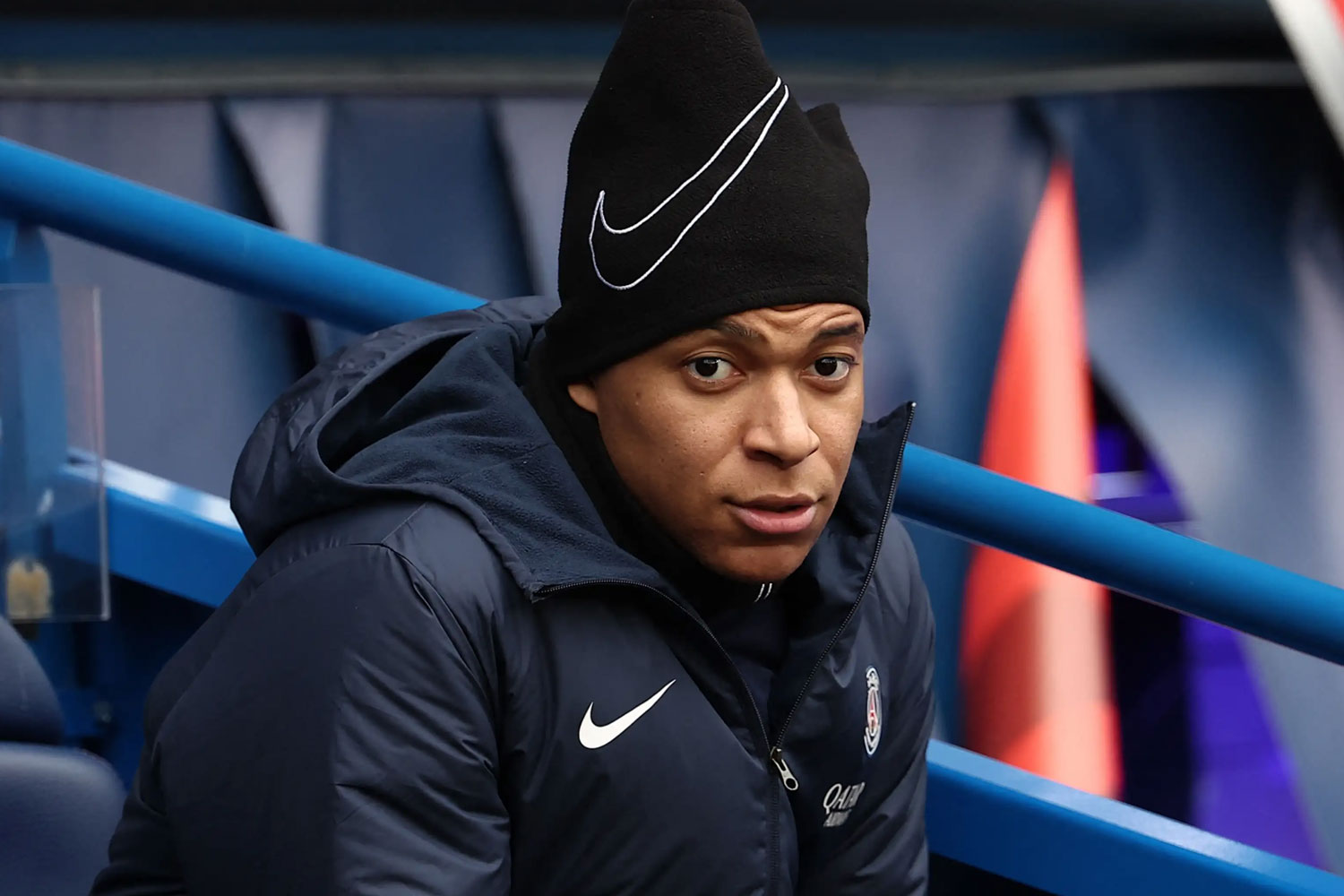 Mbappé siendo suplente del PSG (Getty)