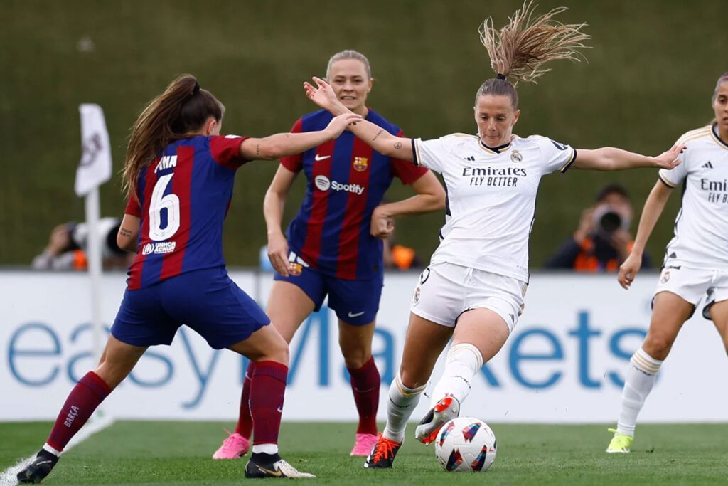 Un lance del Real Madrid Femenino-Barça Femenino (Real Madrid)