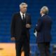 Ancelotti con Florentino hablando a pie de campo (Getty)
