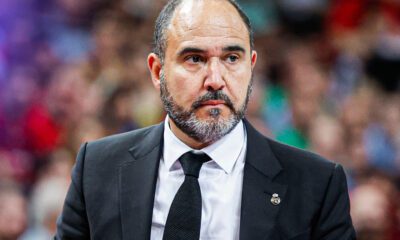 Chus Mateo dirigiendo un partido del Madrid (Real Madrid)