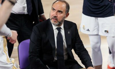 Chus Mateo en el banquillo (ACB Photo)