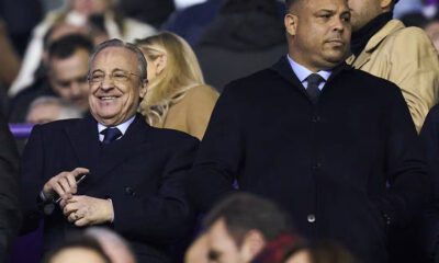 Florentino en un palco con Ronaldo Nazario (Getty)
