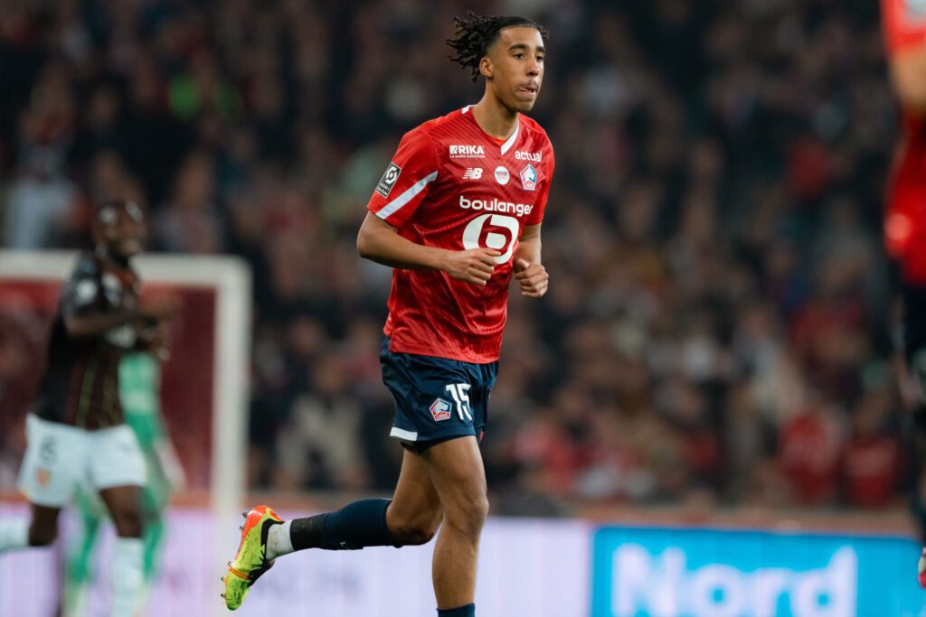 Leny Yoro en un partido de esta temporada (Getty)