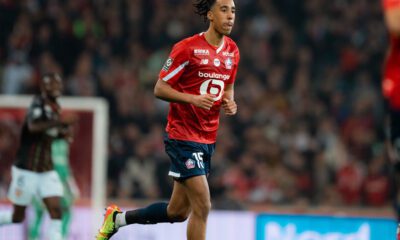 Leny Yoro en un partido de esta temporada (Getty)