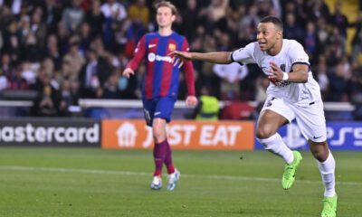 Mbappé marcándole al Barça