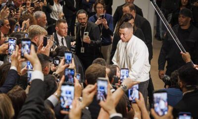 Mbappé en una feria de relojes (EPA)