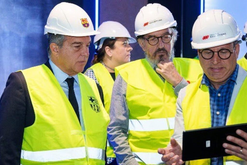 Roures junto a Laporta en la obra del Camp Nou
