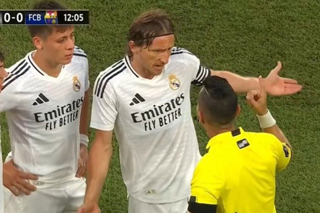 Lo que le dijo Modric al árbitro antes de parar el partido: «Vamos…»