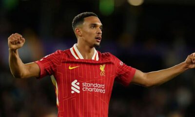 Arnold celebrando un gol