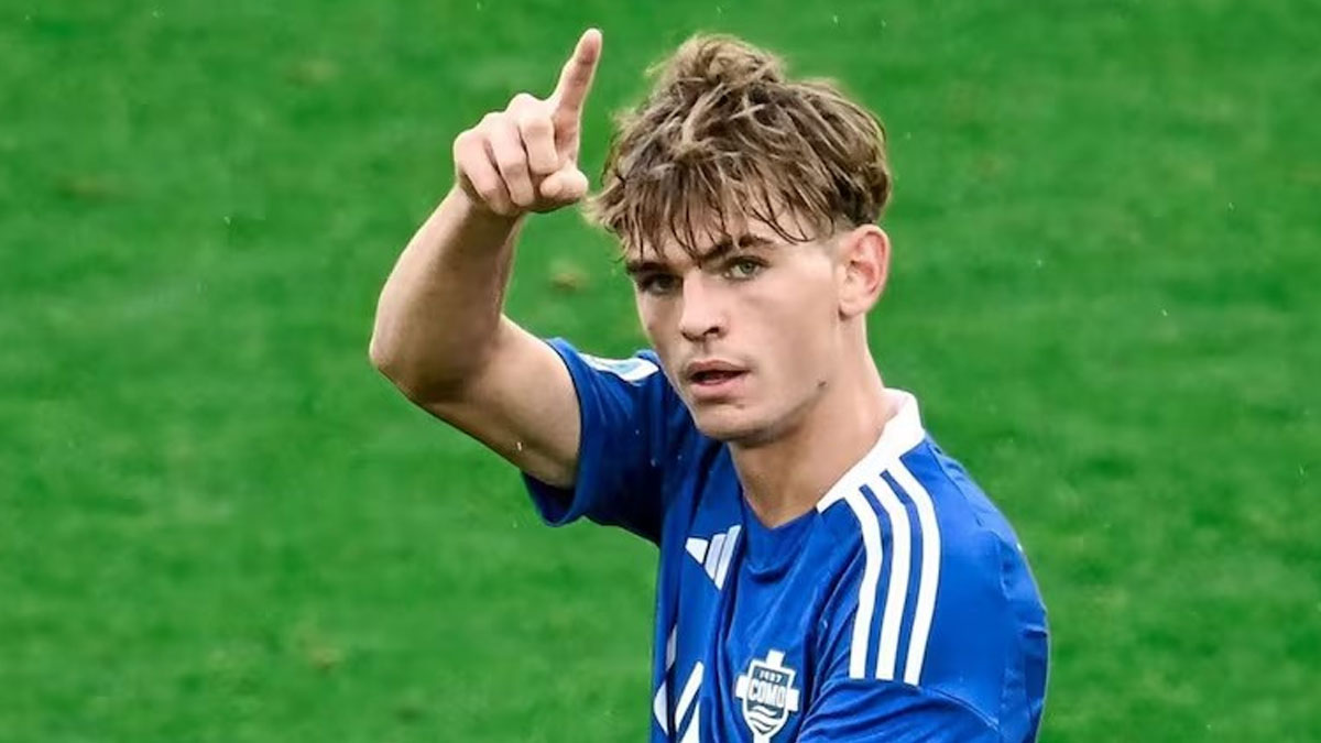 Nico Paz celebrando un gol