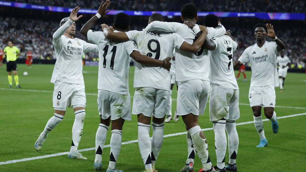 Tres galácticos más y un once de escándalo, el plan del Real Madrid