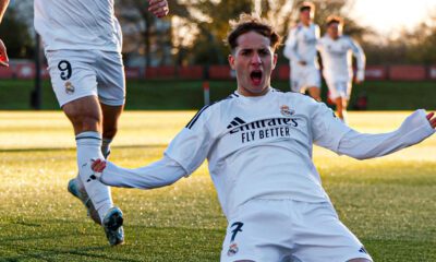 Yáñez celebrando un gol en Liverpool