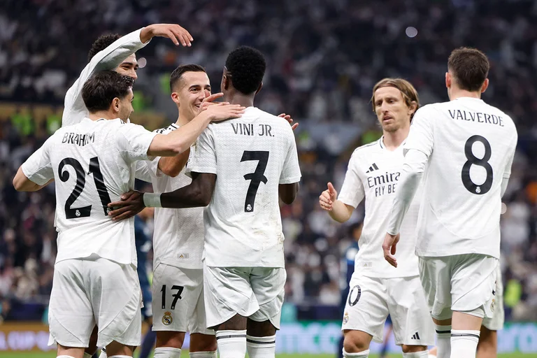 El Real Madrid cierra el primer fichaje de 2025: firma por cinco años El Real Madrid celebrando su gol ante Pachuca