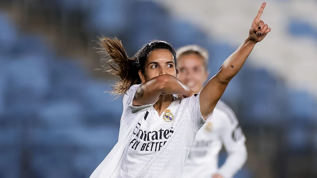 Alba Redondo celebrando un gol