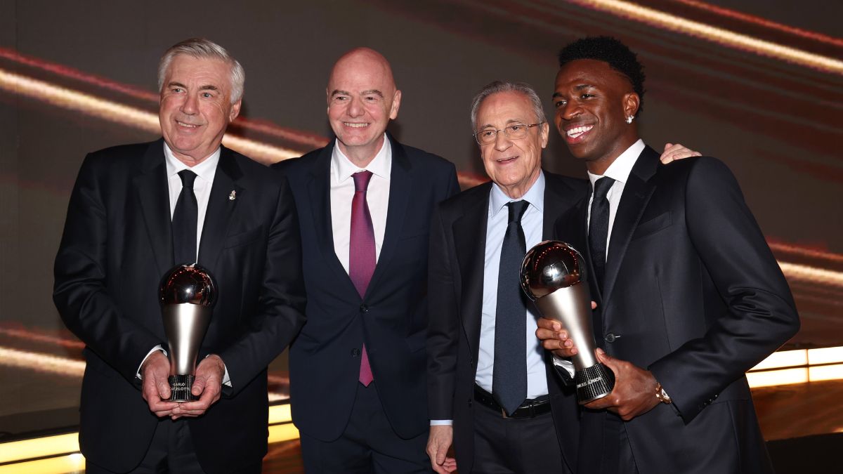 Ancelotti, Infantino, Florentino y Vinicius con el The Best