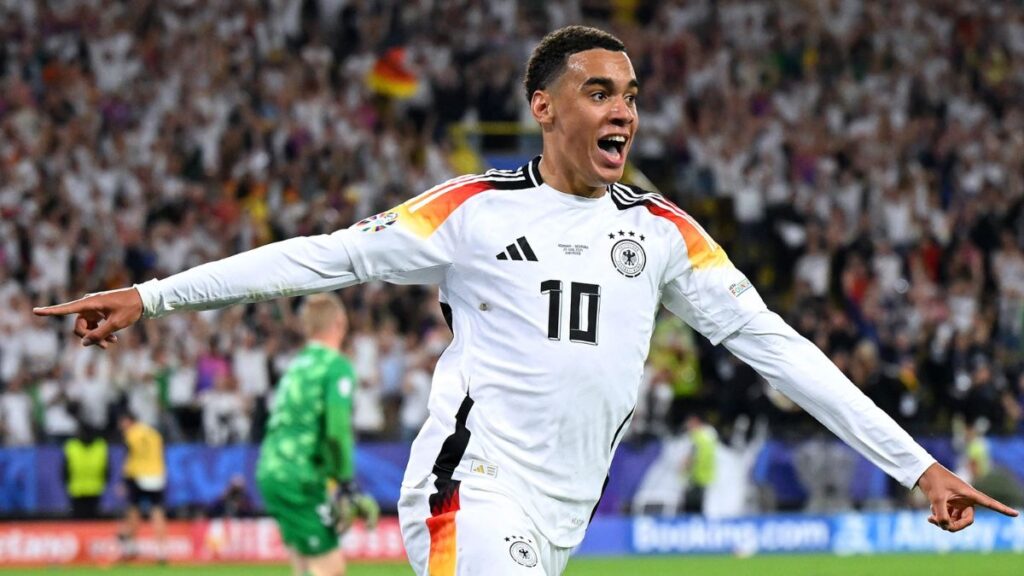 Musiala celebrando un gol con Alemania