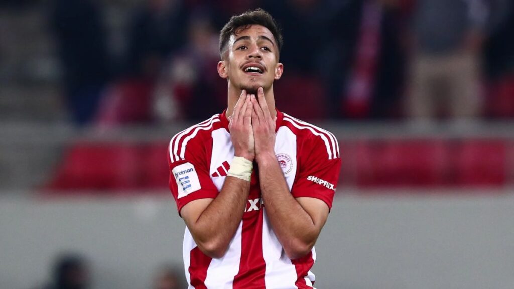 Charalampos lamentándose de una ocasión fallada