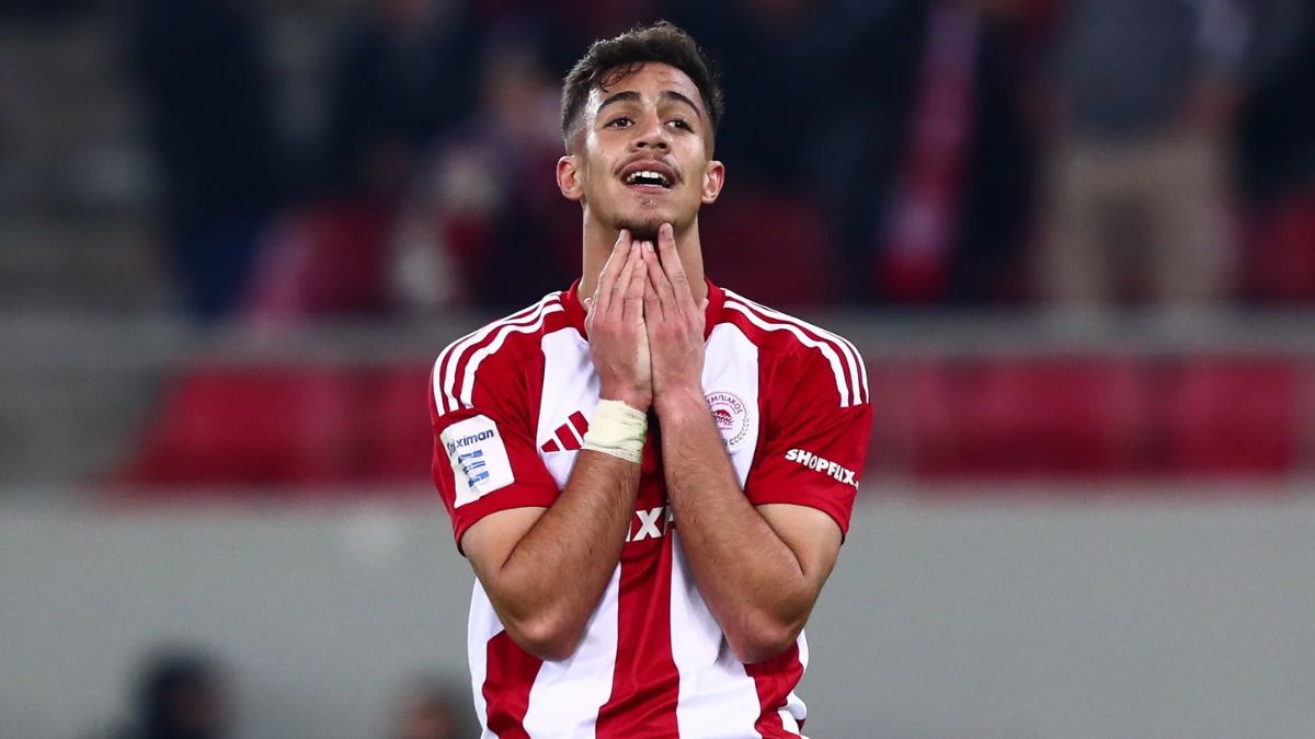 Charalampos lamentándose de una ocasión fallada