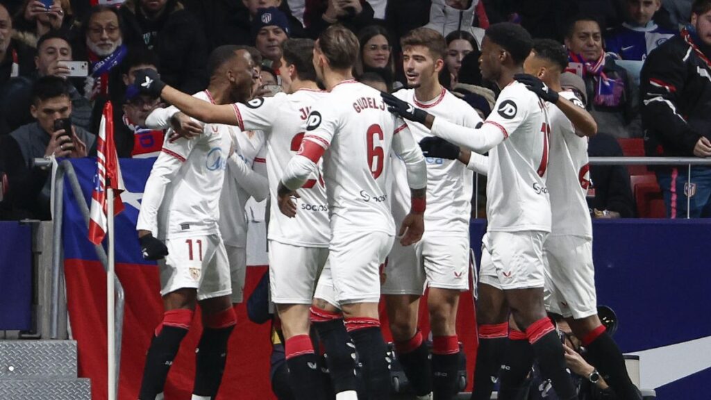 Jugadores del Sevilla celebrando un gol