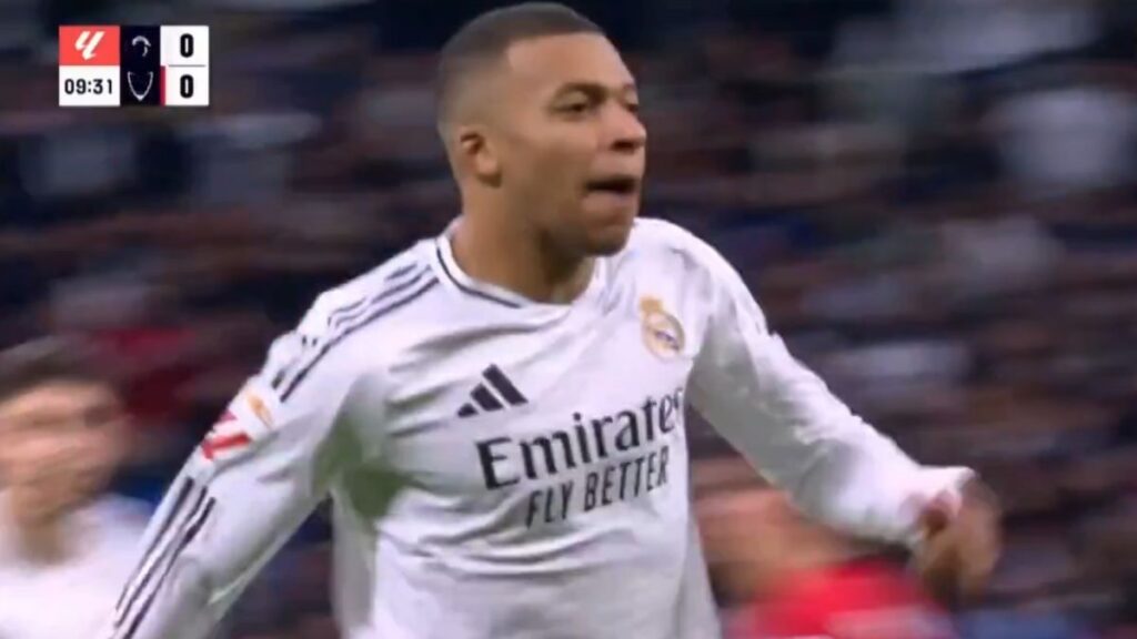 Mbappé celebrando un gol al Sevilla