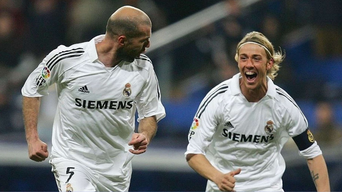 Zidane y Guti celebrando un gol