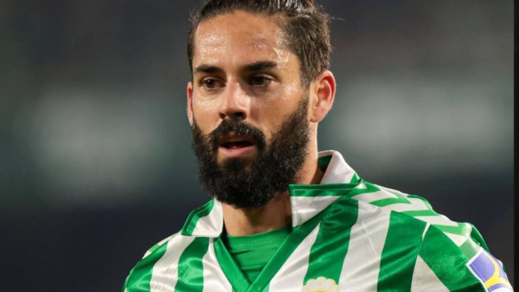 Isco llama a Ceballos: «A ver si viene ya para acá el mamón…» Isco en un partido con el Real Betis