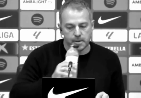 Flick se quiere cargar a cuatro jugadores en enero Flick en una rueda de prensa