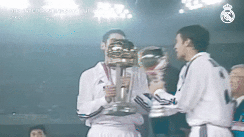 Hierro y Raúl levantando una Intercontinental