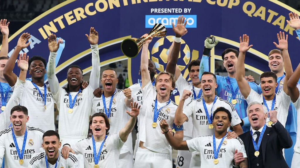 Modric levantando la Copa Intercontinental