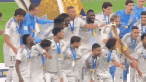 ¿Cuánto dinero se embolsa el Real Madrid tras ganar la Copa Intercontinental? El Real Madrid levantando la Copa Intercontinental