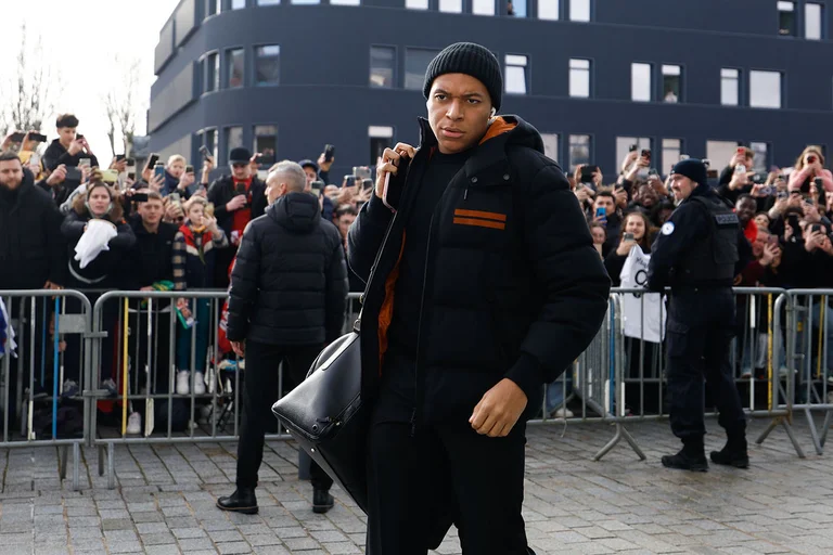 Mbappé con un traje Zegna