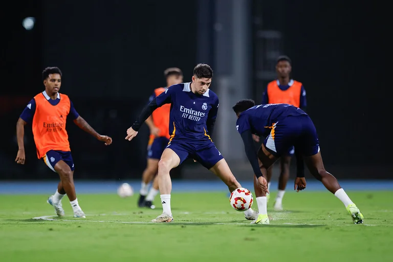 Valverde, a reventar: «Aunque esté cansado» Valverde entrenando en Yeda