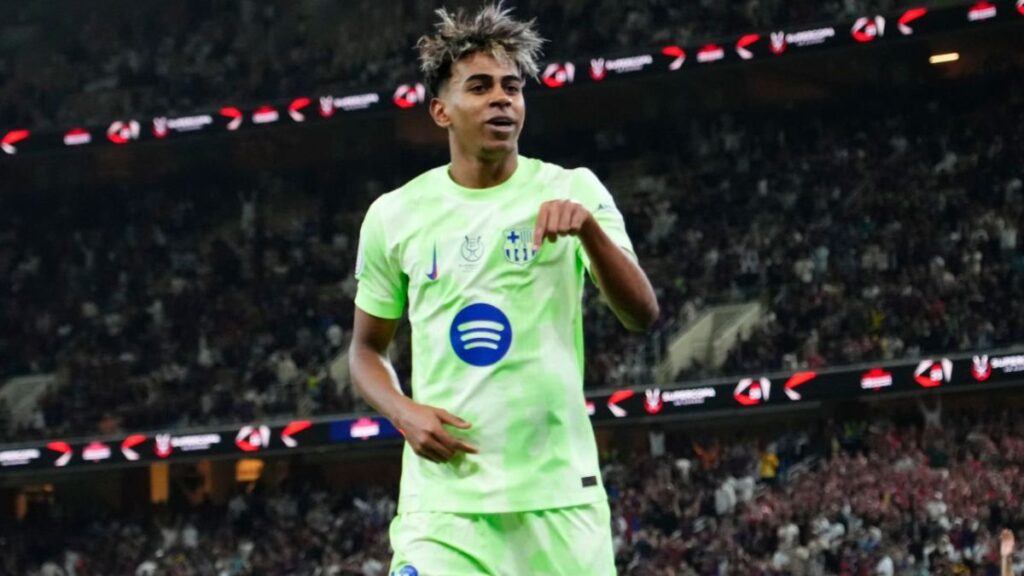 El equipo del Gobierno ya espera al Madrid en la final de la Supercopa Lamine Yamal celebrando su gol al Athletic