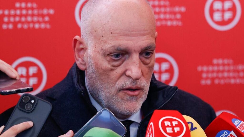 Tebas hablando con la prensa