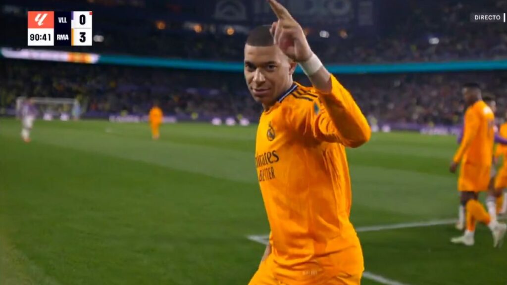 El gesto de Mbappé para celebrar su primer hat trick