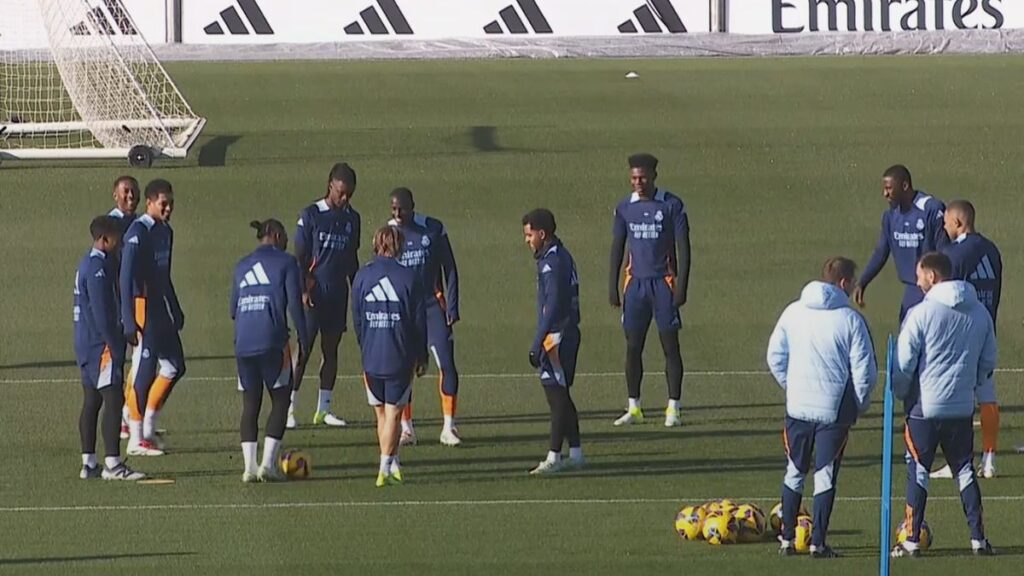 El Real Madrid entrenando antes de ir a Valencia