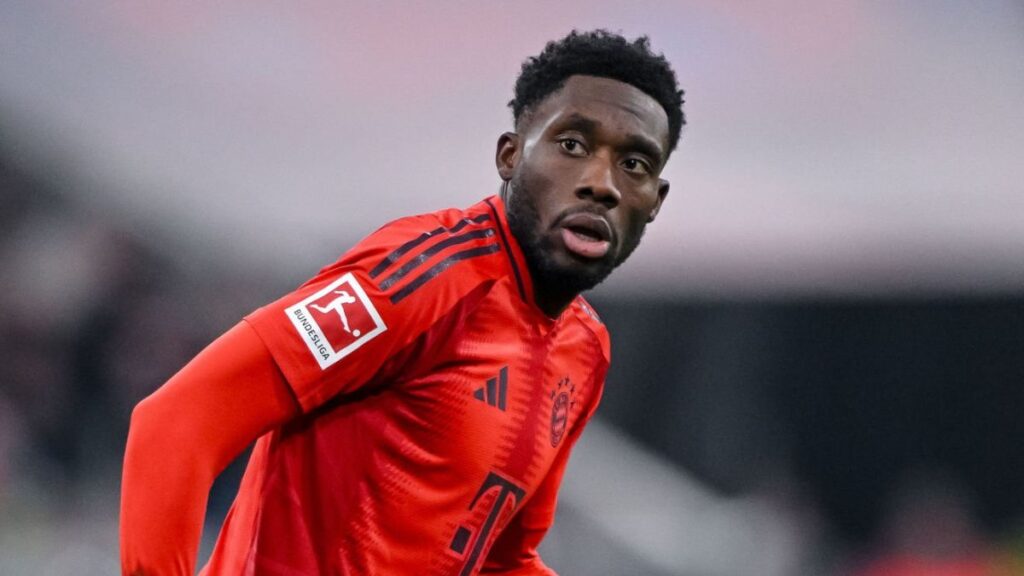 Davies jugando con el Bayern